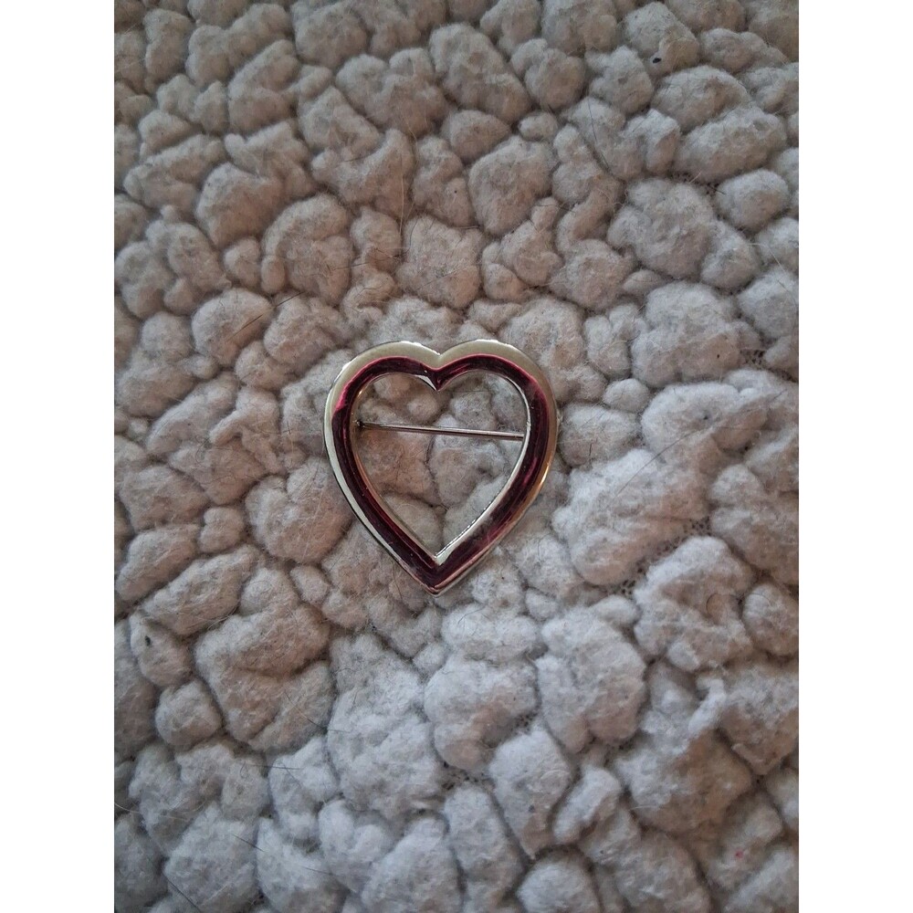 Sweet Vintage Unmarked Sleek Silver Tone Metal Open Heart Pin